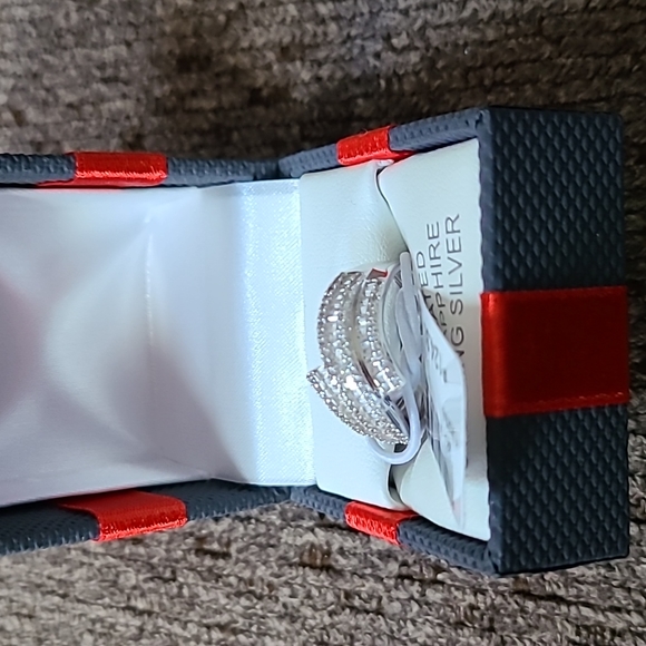 BEAUTIFUL STERLING SILVER WHITE SAPPHIRE RING SIZE 7 - Picture 4 of 8